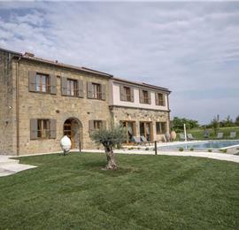 5 bedroom villa with heated pool near Momjan, Istria, sleep 12